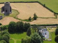 16th Century House, Castle Views, Mountain Views, Hot Tub, Firepit, Stunning Interiors - Chambres d’hôtes Tretower
