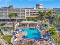 The Flamingo Balcony Waterview Heated Pool - B&B Tampa