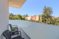 Premium Grey Apartment - Central, Free Parking, Self Check-In - B&B Oradea