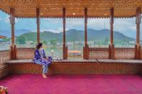 SaffronStays Prince of Kashmir - luxury handcrafted houseboat with mountain views, shikara rides & Kashmiri meals - B&B Srinagar
