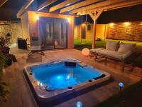 La Villa Aliénor - Spa et Cinéroom - B&B Montigny-Lencoup