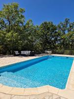 logement entier en pleine nature avec jardin terrasse tennis pétanque piscine - Chambres d'hôtes Saint-Paul-en-Forêt
