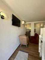 Deluxe One-Bedroom Apartment