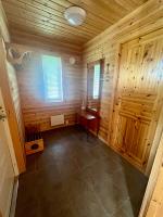 Cabin in scenic surroundings in Senja - Bed and Breakfast Nedre Langnes