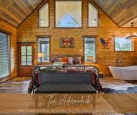The Adirondack HotTub Shuffleboard FirePlace - Bed and Breakfast Broken Bow