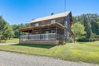 5 Mi to State Parks: Penfield Cabin w/ Fire Pit! - Chambres d'hôtes Penfield