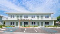 Summertime Suites #50 - 1BR West Bay Condo & Pool - Bed and Breakfast West Bay