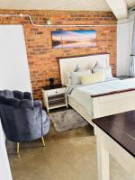 Cosy escape Balcony High speed WiFi Amenities - Ferienwohnung Johannesburg