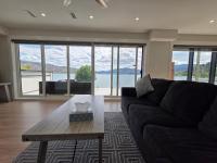 Premium Deluxe PeachView Suites 3BR - Bed and Breakfast Peachland