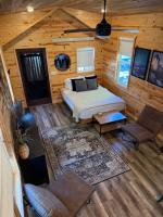 Glendive Cabin Retreat 1 mile from Makoshika Park - B&B