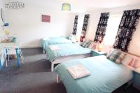 Basic Triple Room with Shared Bathroom