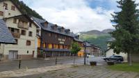 Hotel Sarao, Hotels - Escarrilla
