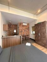 Zimmer mit Queensize-Bett und Gartenblick