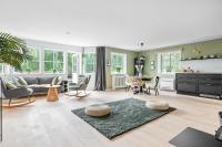 Stylish 2BR Retreat with Sauna & Large Terrace - B&B Gråbo
