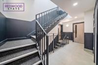 Brand New Premium Serviced Apartments, Free Parking, High-Speed WiFi By Redwood Stays - Chambres d'hôtes Cove