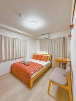 Zimmer mit Queensize-Bett und Balkon