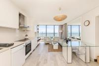 Sand en See 3, A Stylish Coastal Retreat with Table Mountain View - B&B Città del Capo