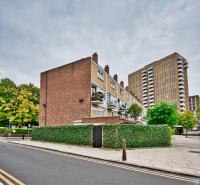 Modern 1Bed, 2 Min to Tube & DLR in London E3 - B&B London