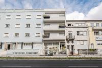 UNIQUE Modernist Duplex apartment & PARKING - B&B Porto