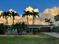 Coastal Getaway with Pool & Dock - B&B Fort Myers Beach