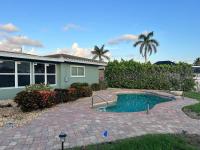 Coastal Getaway with Pool & Dock - B&B Fort Myers Beach