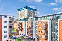 Modern City Apartment Near Bull Ring Shopping Centre New Street Train Station Digbeth Coach Station Ace Apartment - Bed and Breakfast Birmingham