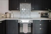 Seaside Serenity 3-Bed Gem with Beach Views - B&B Kent