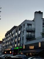 Nadmorskie Tarasy Apartament SORRENTO z garażem,basen, sauna,jacuzzi - Chambres d'hôtes Kołobrzeg