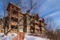 Ski in - Ski out Condo, Hot Tub, Fireplace, Parking, Lake View - B&B Mont-Tremblant