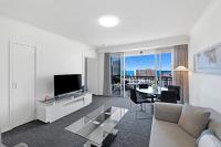Stunning Ocean View 2BR Apt with Balcony & Pool! - Ferienwohnung Gold Coast