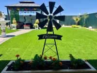 California 3-Bedroom Desert Escape With Garden - B&B Victorville