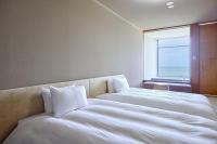 Tweepersoonskamer met 2 Aparte Bedden en Badkamer