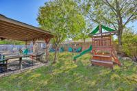 Kerrville Hidden Gem with Firepit and Grill - Great Location - Bed and Breakfast Kerrville