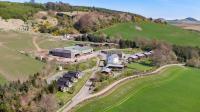 Douglas Fir Lodge with Hot tub - B&B Cupar