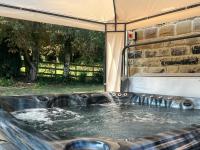 Hayy Luxury Retreat At The Lodge - Bed and Breakfast Bradford