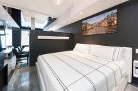 One-Bedroom Apartment 1302