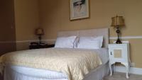 Zimmer 9 mit Super-Kingsize-Bett