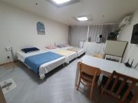 house with a great view and elevator access near Hongdae Ipgu Station - B&B Seoul