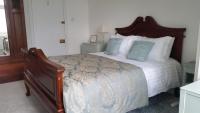 Room 8 - King Suite
