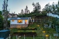 StayVista at Rustling Pine with Bonfire, BBQ & Lawn - Ferienwohnung Udagamandalam