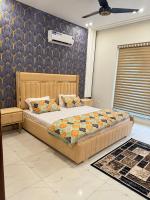 Pearline Residences offering One Deluxe Airconditioned Bedroom with Living Area Kitchen and Garage - B&B