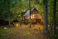 Secluded Cozy Cabin with Hot Tub & Fire Pit - B&B Pigeon Forge