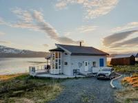 Seaside Cabin Near Beach - B&B Hansnes