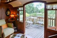 Houten Caravan Met Uitzicht op het Meer