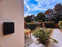 Maison Langevin 2-Bedroom House with Cozy Garden & Patio - B&B Lille