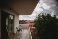 White House Iris Cluj Napoca - Apartament 3- parcare gratuita, self check in 24h, aeroport 15 minute! - B&B Cluj-Napoca