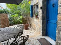 Blue Penguin - Big Beautiful Terrace - B&B Pinezići