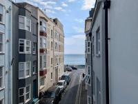 Charming House With Balcony Near Brighton Beach - Chambres d’hôtes Brighton