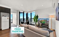 Docklands Skyline Views - Luxury Stay with Panoramic Views - Pool, Gym, Free Parking Access - B&B Melbourne