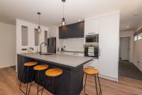 Twin Apartments - Walk to Forest with Spa Pools - Chambres d'hôtes Rotorua